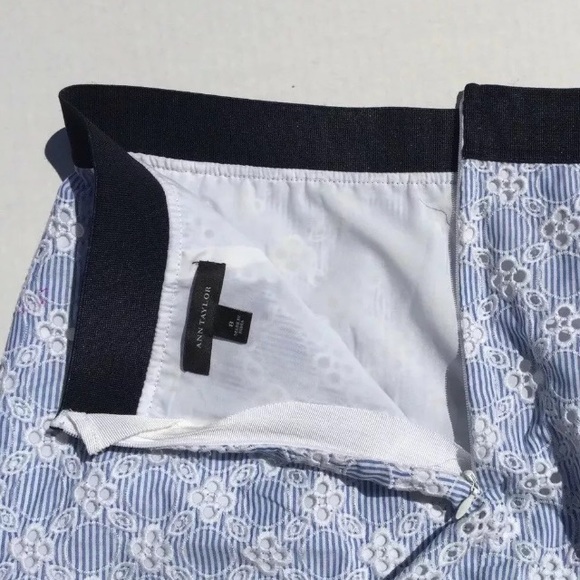 Ann Taylor (Sz 8) Pencil Skirt Blue Striped Eyelet - Picture 3 of 6